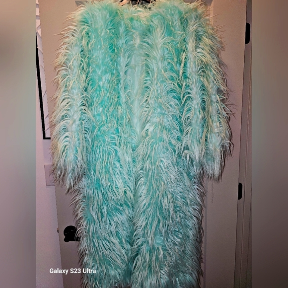 Shaggy long faux Fur - Picture 1 of 4